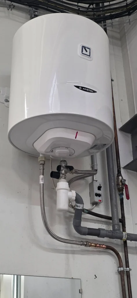 Installation de chauffe-eau compact à Le Tréport